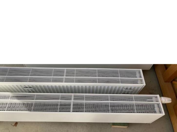 2X Vasco flatline t33 200cm - 30cm (hoogte) - 2600W, Doe-het-zelf en Bouw, Verwarming en Radiatoren, Zo goed als nieuw, Radiator