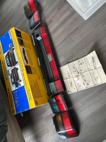 Passat 35i hella achterlichten en heckblende ! NOS beschikbaar voor biedingen