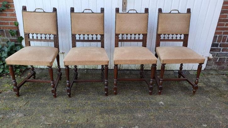 4 Antieke stoelen uit 1810 met Leeuwenkoppen. De stoelen zij, Antiek en Kunst, Antiek | Meubels | Stoelen en Sofa's, Ophalen