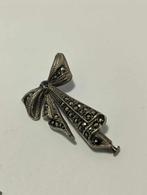 Antieke broche met knopen van marcasiet, Handtassen en Accessoires, Antieke sieraden, Ophalen, Zilver, Broche