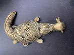Vintage Afrikaanse kriskras ontwerp alligator sculptuur, Ophalen of Verzenden, Brons