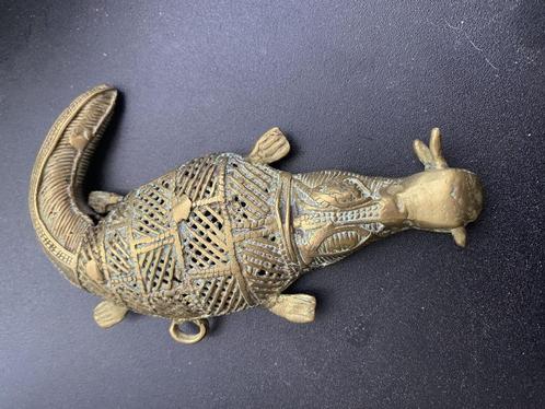 Vintage Afrikaanse kriskras ontwerp alligator sculptuur, Antiek en Kunst, Antiek | Brons en Koper, Brons, Ophalen of Verzenden