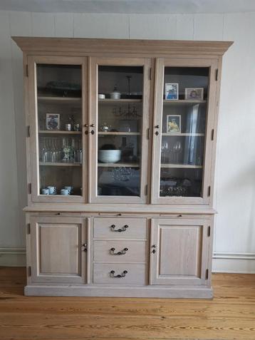Eikenhouten dressoir  beschikbaar voor biedingen