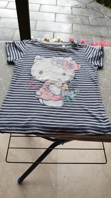 T-shirt - Taille 110, Enlèvement ou Envoi, Chemise ou À manches longues, Utilisé, Hello Kitty