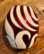 Metalen vintage vaas met wit en rode inleg, Antiek en Kunst, Ophalen of Verzenden