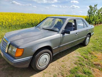 Mercedes 230e 1987 w124 oldtimer automaat, Autos, Achat, Attache-remorque, Automatique, Particulier