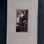 Oude studiofoto op karton (Fotograaf De Knudt, Deerlijk), Verzamelen, Foto's en Prenten, Ophalen of Verzenden