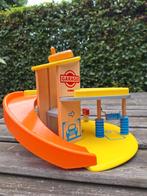 Houten garage met 5 auto's - Djeco, Kinderen en Baby's, Speelgoed | Houten speelgoed, Ophalen, Zo goed als nieuw, Overige typen