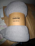 Nieuwe fleece plaid ,licht grijs, Huis en Inrichting, Woonaccessoires | Plaids en Woondekens, Ophalen