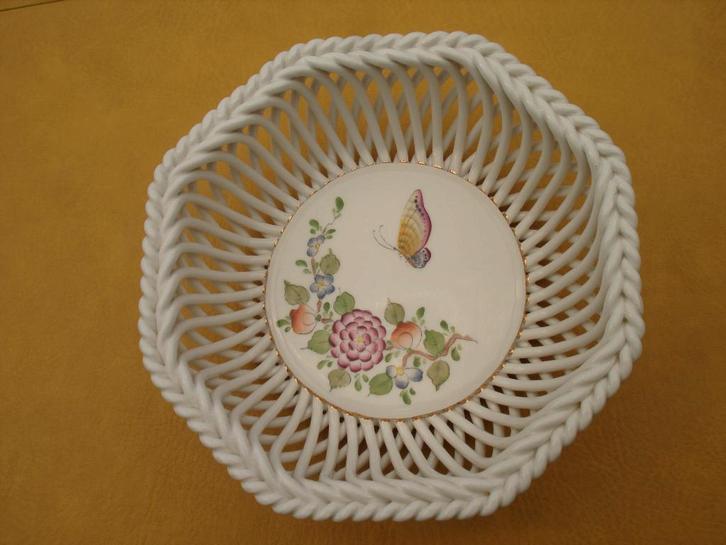 mandje in porselein --- Herend ---, Antiek en Kunst, Antiek | Porselein, Ophalen of Verzenden