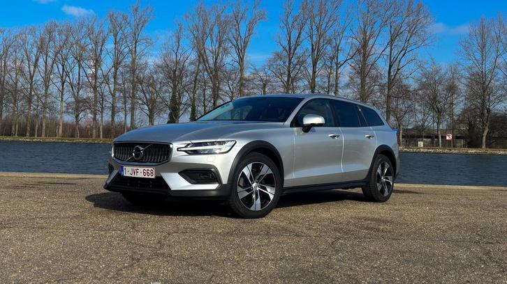 Volvo V60  Cross Country, Autos, Volvo, Particulier, V60, 4x4, Caméra de recul, Phares directionnels, Régulateur de distance, Airbags