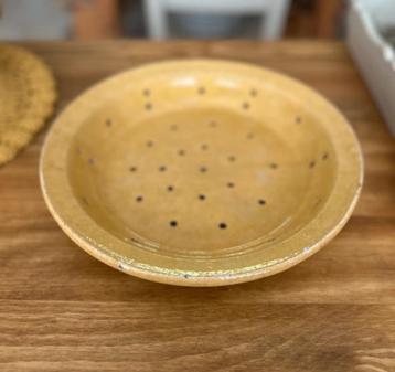 Oud Antiek Frans vergiet-geel-Franse brocante-vintage beschikbaar voor biedingen