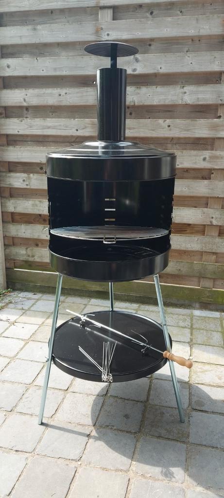 Houtskoolbarbecue (TN02), Tuin en Terras, Houtskoolbarbecues, Zo goed als nieuw, Met accessoires, Ophalen of Verzenden
