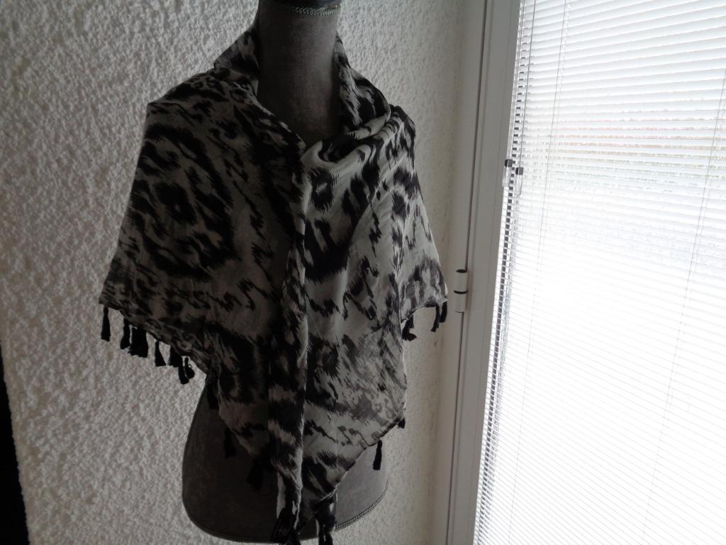 Foulard Châle noir/gris . Le temps des cerises 1m X 1m., Le temps des cerises., Enlèvement ou Envoi, Porté, Écharpe