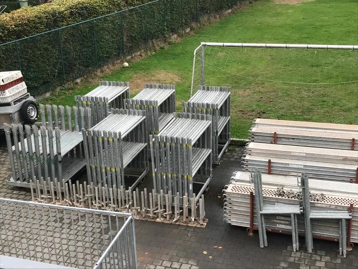 200m2 stelling met 80 ijzeren vloeren!!, Doe-het-zelf en Bouw, Steigers, Zo goed als nieuw, Gevelsteiger, 5 meter of hoger, Ophalen