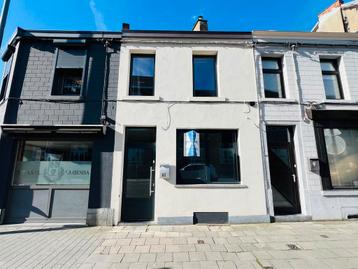 Maison à vendre à La Louvière, 2 chambres beschikbaar voor biedingen