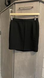 Zijdezachte zwarte korte rok M, Kleding | Dames, Rokken, Ophalen of Verzenden, Zo goed als nieuw, Zwart, Boven de knie