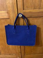Blauwe vilten tas, Handtassen en Accessoires, Tassen | Damestassen, Blauw, Ophalen of Verzenden, Zo goed als nieuw