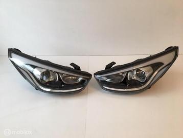 Koplamp xenon L / R  Hyundai ix35 92102-2SXXX  92101-2SXXX beschikbaar voor biedingen