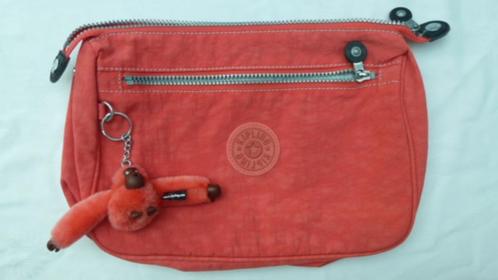 Kipling puppy toilettas of handtas met aapje Isabelle rood, Handtassen en Accessoires, Toilettassen, Zo goed als nieuw, Heer of Dame