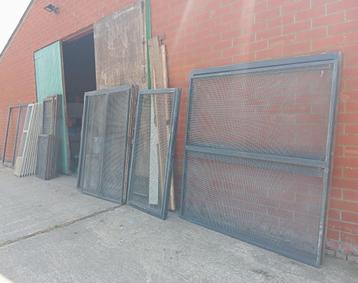 24 voliere panelen met net beschikbaar voor biedingen