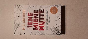 M.J. Arlidge - Iene Miene Mutte beschikbaar voor biedingen