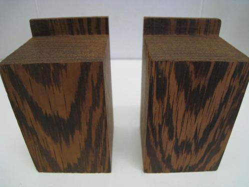 2 steunen voor borden in vitrinekast te zetten, 8x4,5x4,5cm, Antiek en Kunst, Antiek | Porselein, Ophalen of Verzenden