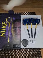 Target Luke Littler 22 grammes (état neuf)., Enlèvement ou Envoi, Fléchettes