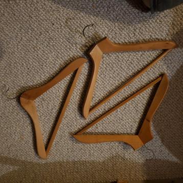 3 dikke houten hangers 