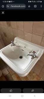 Vintage spoelbak met 2 kranen., Doe-het-zelf en Bouw, Sanitair, Ophalen, Gebruikt, Steen, Wastafel