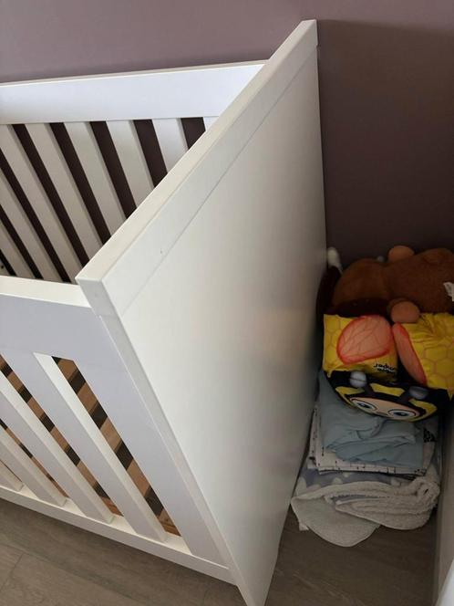 Commode (verzorgingstafel) + bed in nieuwstaat, Kinderen en Baby's, Kinderkamer | Commodes en Kasten, Zo goed als nieuw, Commode