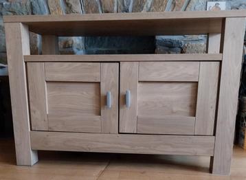 Mooie kast, tv-kast in lichte eik beschikbaar voor biedingen