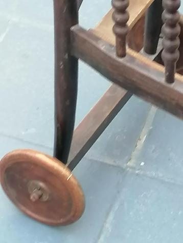 Ancien berceau a roulettes, Enlèvement, Utilisé, Berceau