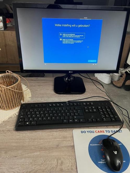 Hp prodesk 400gb met scherm en alle kabels, Computers en Software, Desktop Pc's, Zo goed als nieuw, Ophalen