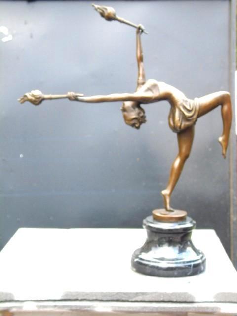 Vrouw met bronzen fakkels gesigneerd, F. PARIS, Antiek en Kunst, Antiek | Brons en Koper, Brons, Ophalen of Verzenden