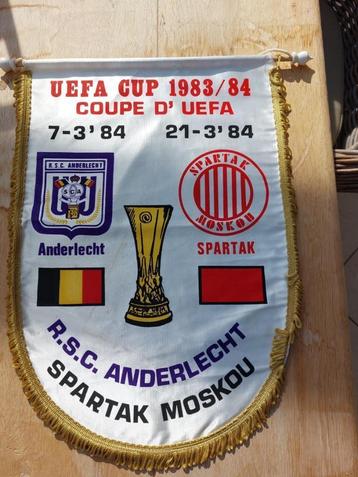 oude voetbal items voor verzamelaars beschikbaar voor biedingen