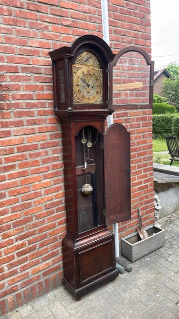 Horloge de parquet Peter Perry London beschikbaar voor biedingen