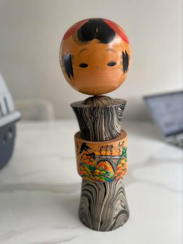 Vintage Kokeshi pop beschikbaar voor biedingen