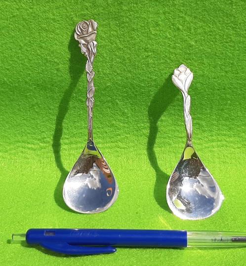 Keltum. 2 Suikerschepjes -> Roos + Tulp (Lelie) Silverplated, Antiek en Kunst, Antiek | Zilver en Goud, Zilver, Ophalen of Verzenden