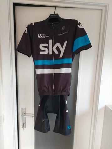 Fietstenue Sky  beschikbaar voor biedingen