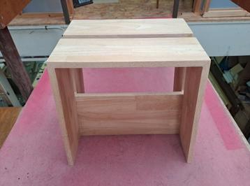 Zitbankje rubberwood beschikbaar voor biedingen