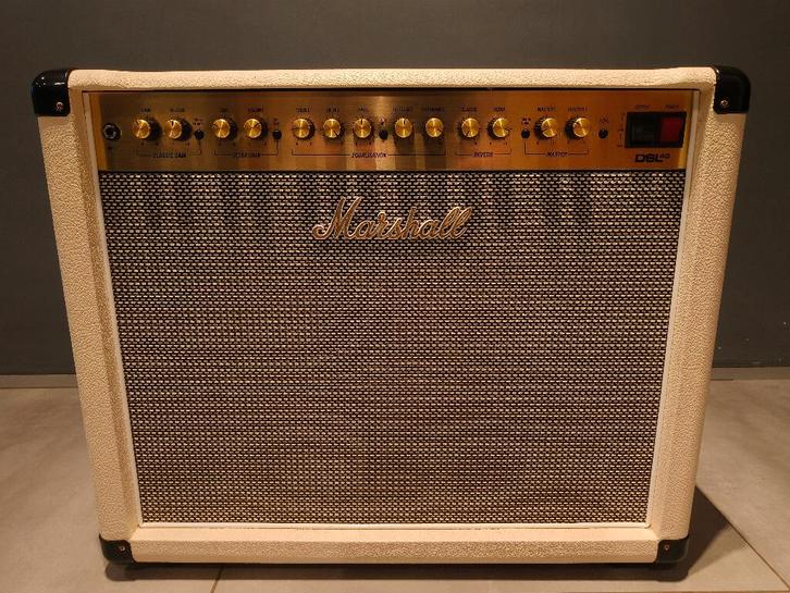 Édition limitée Marshall DSL40CR crème/blanc, Musique & Instruments, Amplis | Basse & Guitare, Comme neuf, Guitare, 100 watts ou plus