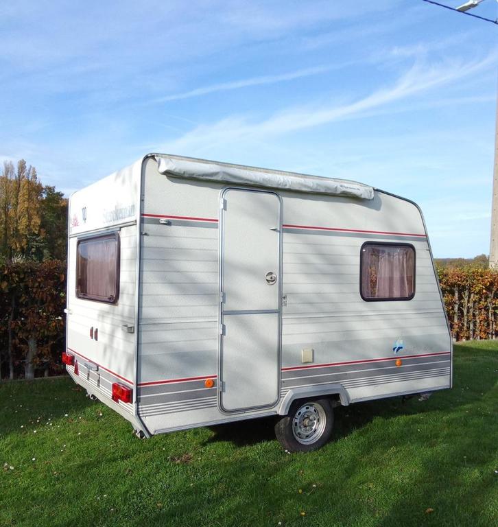 Keuringsvrije 750kg caravan 2002, luifel, Caravans en Kamperen, Caravans, Particulier, tot en met 4, 500 - 750 kg, Standaardzit