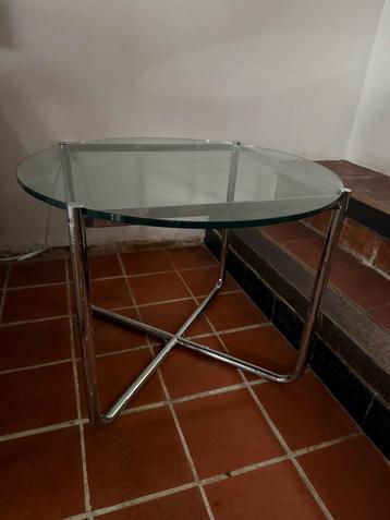 Ludwig Mies van der Rohe bijzettafel voor het merk Knol beschikbaar voor biedingen