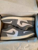 Jordan 1 low vintage grey, Nieuw, Sneakers, Ophalen of Verzenden, Nike