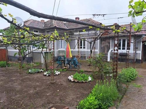 Ruime Woning met Groot Perceel en Banketzaal –Bulgarije, Immo, Buitenland, Woonhuis, Dorp