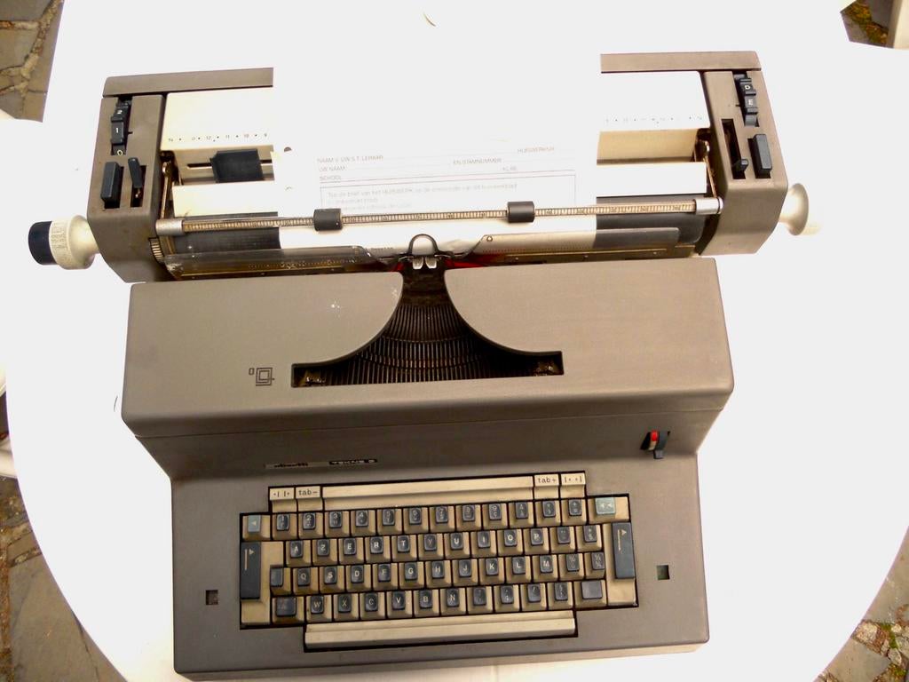 Olivetti tekne 3 - werkt nog kompleet- electrisch, Ophalen
