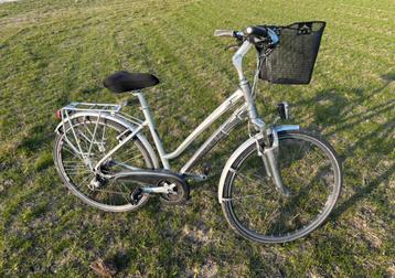 Damesfiets beschikbaar voor biedingen