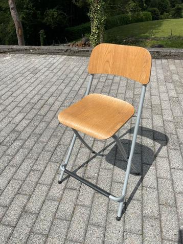Barstoel, opklapbaar bureau beschikbaar voor biedingen