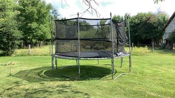Trampoline Berg Favorit 380 beschikbaar voor biedingen